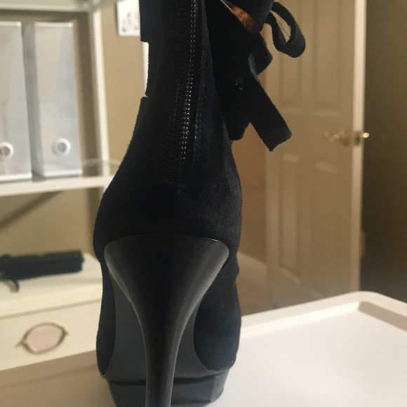Worn once! Blk suede laceup boots - Picture 7 of 8